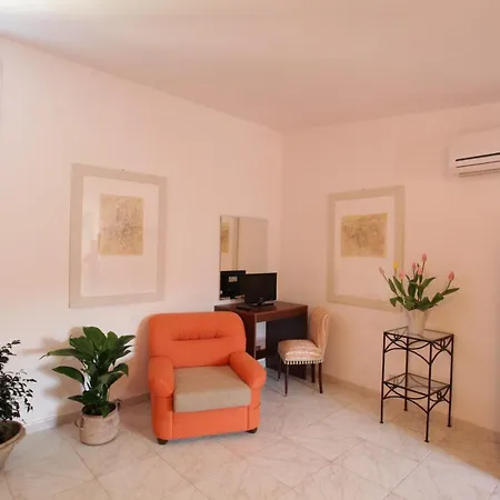 With Terrace In Apartment Ragusa